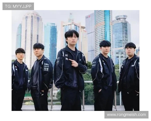 Aiming晒23KT合影久别重聚赛场情怀少1人仍是核心 Aiming晒23KT合影久别重聚赛场情怀少1人仍是核心